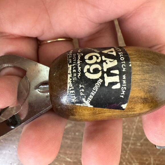 Vintage Vat 69 Scotch Whisky Wood Bottle Opener 3.75 in. Pre-owned - Picture 4 of 7
